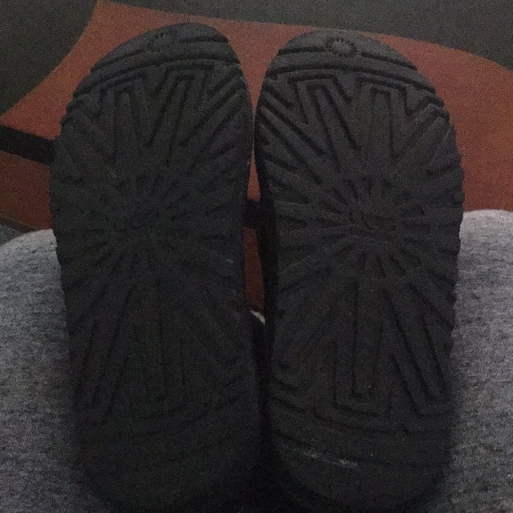 uggs - Picture 3 of 4